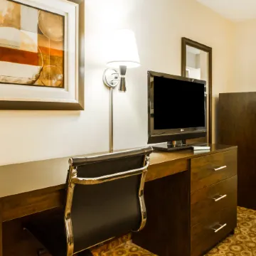 Rodeway Inn & Suites