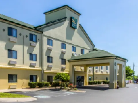 Quality Inn & Suites Hotels in La Vergne