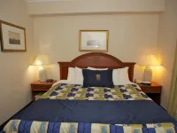 Monte Carlo Inn Toronto West Suites Hotels near Central Arena
