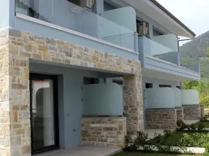 Theros Villas & Suites