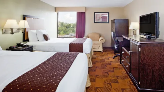 La Quinta Inn & Suites by Wyndham Memphis Airport Graceland