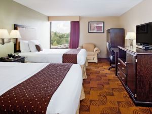 La Quinta Inn & Suites by Wyndham Memphis Airport Graceland