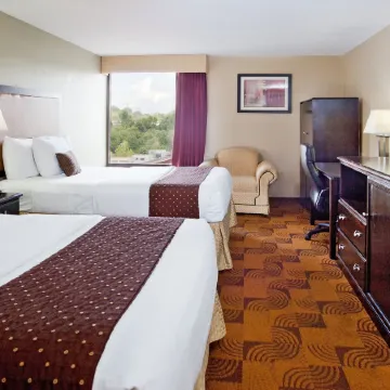 La Quinta Inn & Suites by Wyndham Memphis Airport Graceland