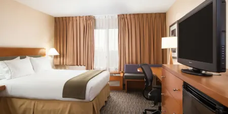 Holiday Inn Express West Los Angeles-Santa Monica Отели рядом с достопримечательностью «UCLA Meteorite Gallery»