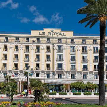 皇家藍色假日酒店 鄰近英國人散步大道的酒店