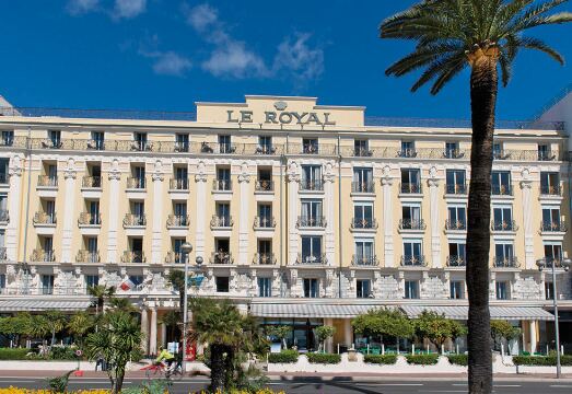 1. 호텔 르 로얄 ..