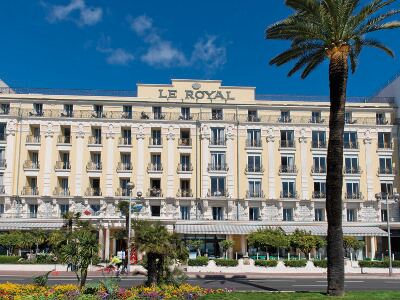 Hôtel le Royal Promenade des Anglais Các khách sạn gần Blue Beach