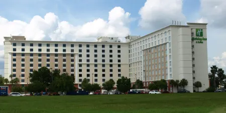Holiday Inn & Suites Across From Universal Orlando Отели рядом с достопримечательностью «Острова Приключений»