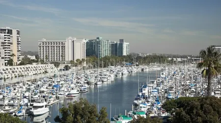 Hilton Garden Inn Los Angeles Marina Del Rey Отели рядом с достопримечательностью «Fisherman's Village»