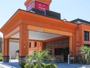 Econo Lodge Inn & Suites