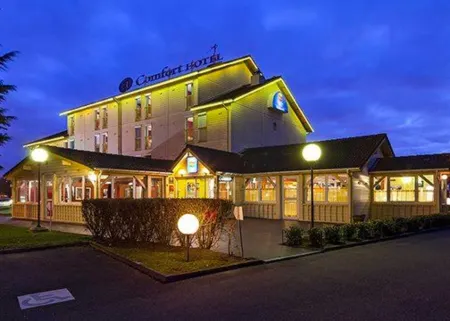 Sky Hotel Goussainville Charles de Gaulle Отели рядом с достопримечательностью «Парк Пре Су ла Виль»