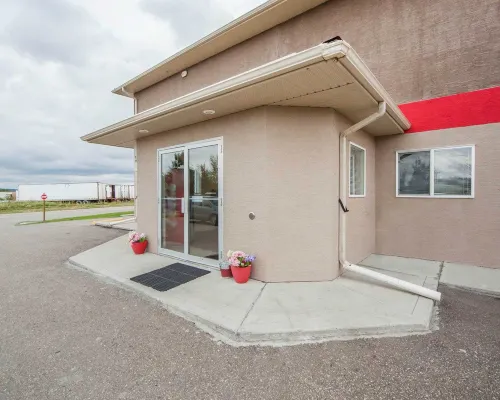 Travel Inn & Suites Hotels in Red Deer County