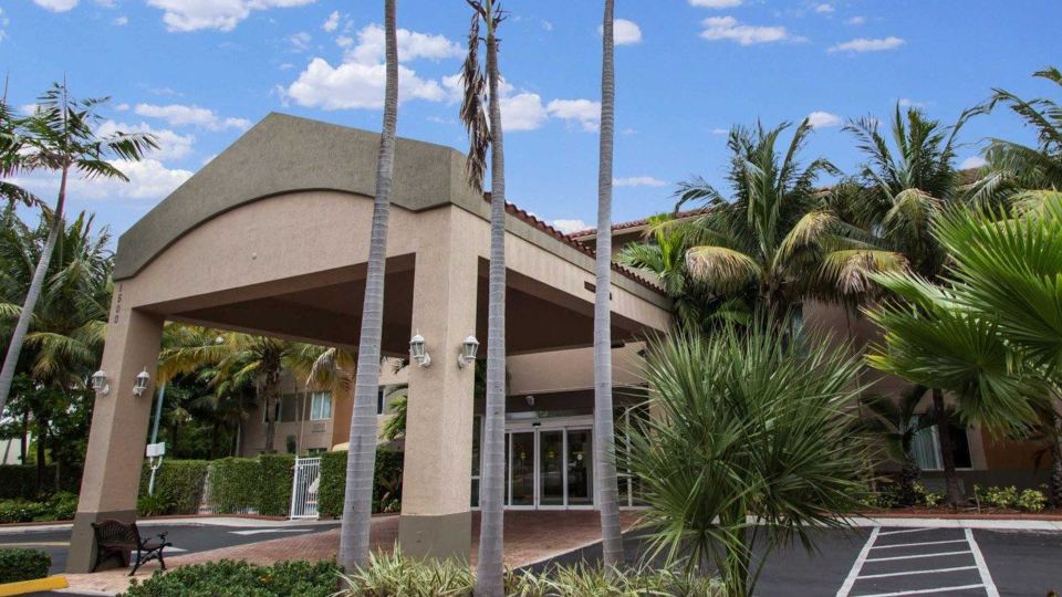 Holiday Inn Express & Suites Dania Beach - Airport Area
