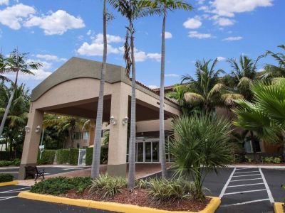 Holiday Inn Express & Suites Dania Beach - Airport Area