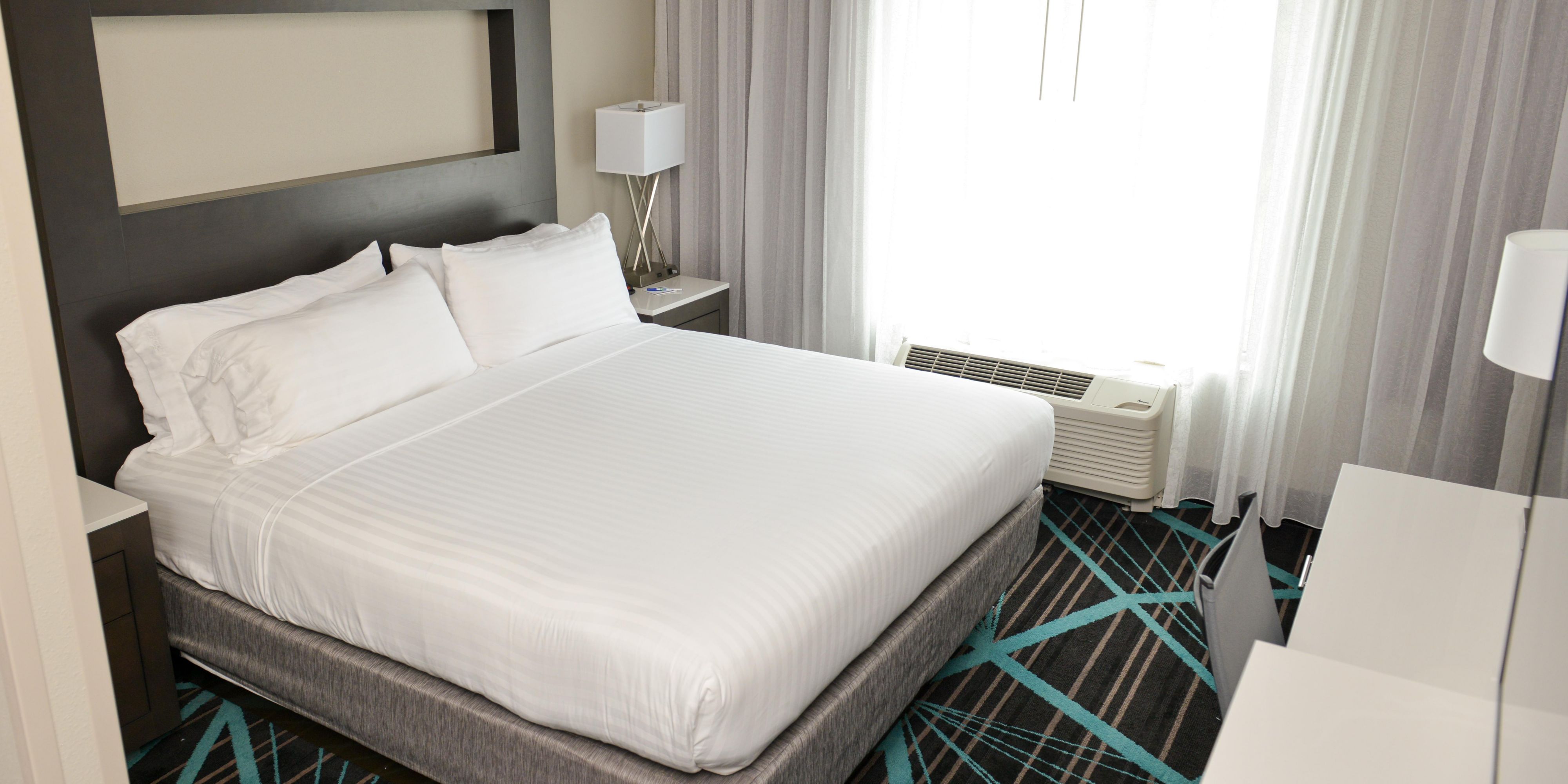 Holiday Inn Express & Suites - Charlotte Airport, an Ihg Hotel