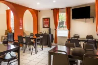 Rodeway Inn & Suites