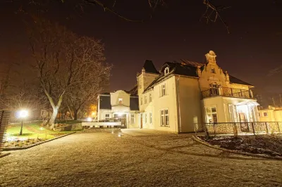 Versant Hotel & Spa Отели рядом с достопримечательностью «Mural chłopiec z psem»