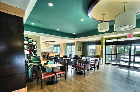 La Quinta Inn & Suites by Wyndham Richmond-Midlothian Отели рядом с достопримечательностью «Парк Роквуд»