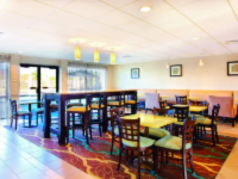 La Quinta Inn & Suites by Wyndham Bonita Springs Naples N. Hotels in Lee County