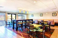 La Quinta Inn & Suites by Wyndham Bonita Springs Naples N. Hotels in Bonita Springs