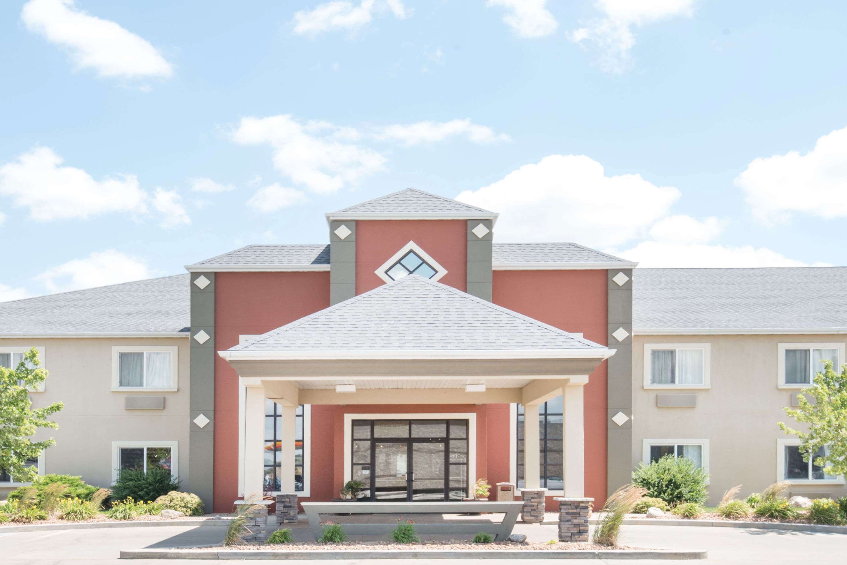 Howard Johnson Hotel & Suites by Wyndham Oacoma