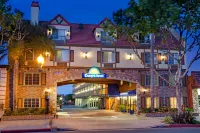 Days Inn by Wyndham Los Angeles LAX/ Redondo&ManhattanBeach فنادق في لاوندالي