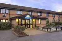 Days Inn by Wyndham London Stansted Airport - parkir