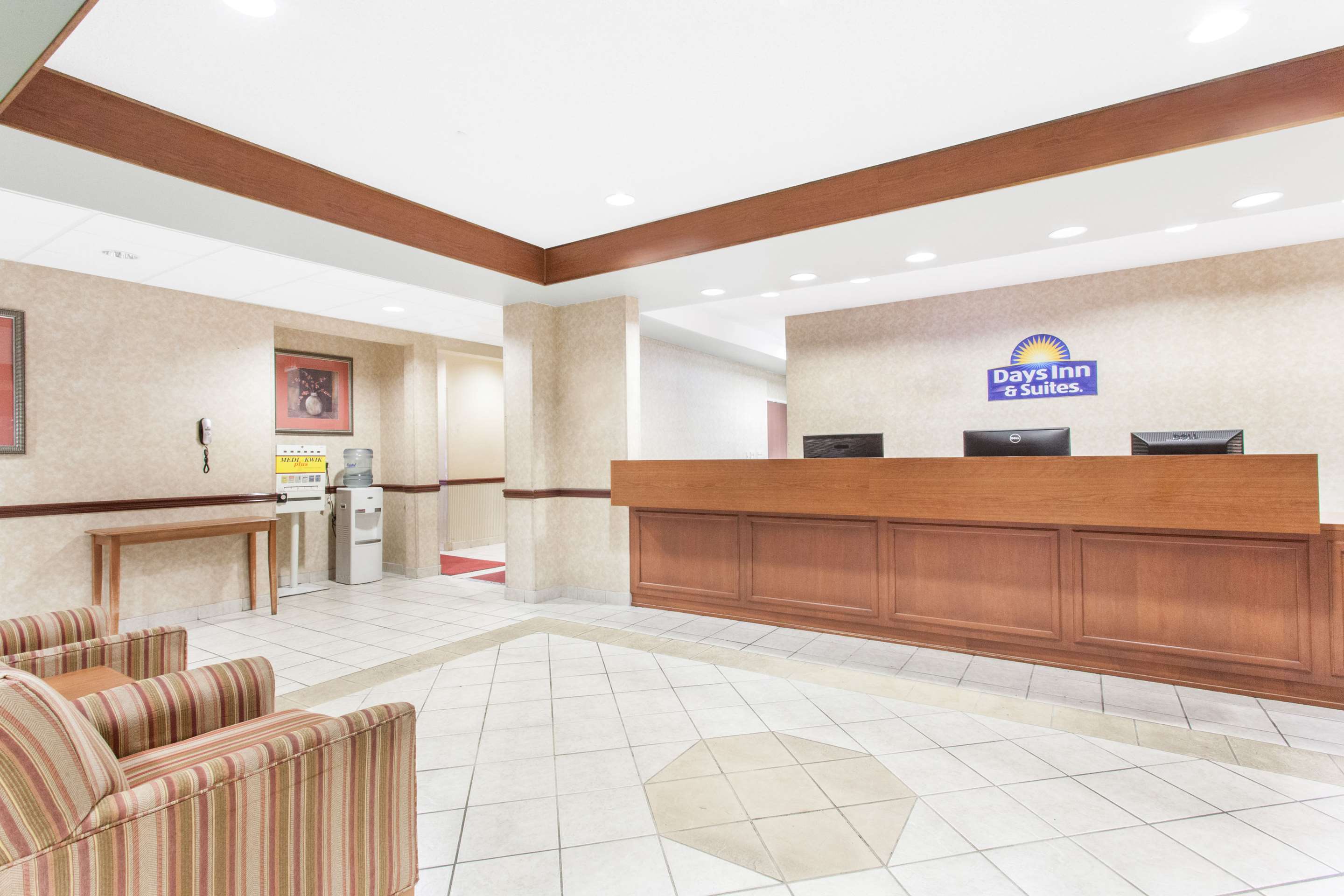 Days Inn & Suites by Wyndham Seaford