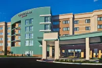 Courtyard Newport News Airport Hotels near نيوبورت نيوز / ويليامسب