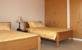 Moj Checkers Holiday Inn - Housity