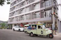 Chompu Nakarin Apartment