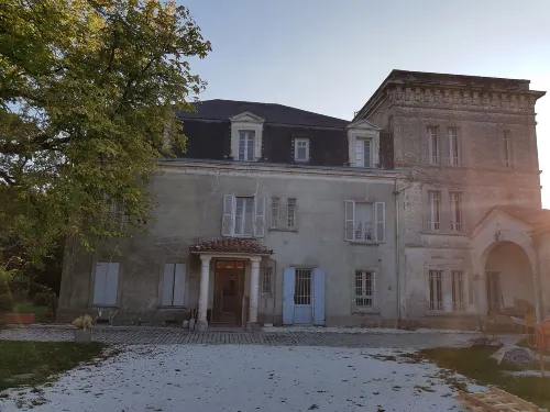 Château de Champblanc Hotels in Cherves-Richemont