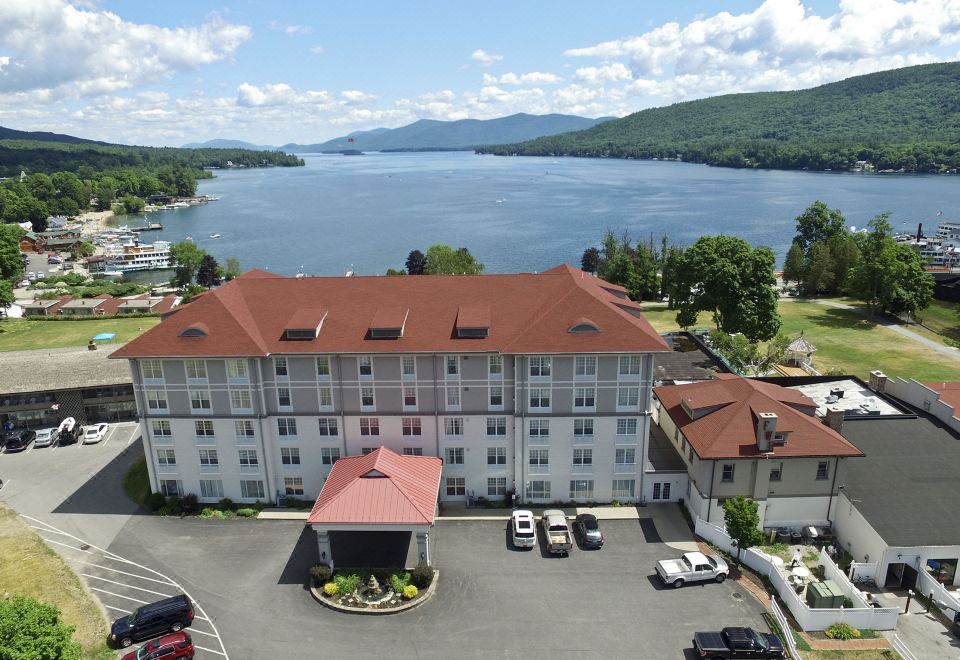 Fort William Henry Hotel - Housity