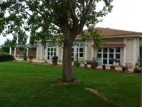 Hôtel le Mas des Ponts d'Arles Hotel a Fourques