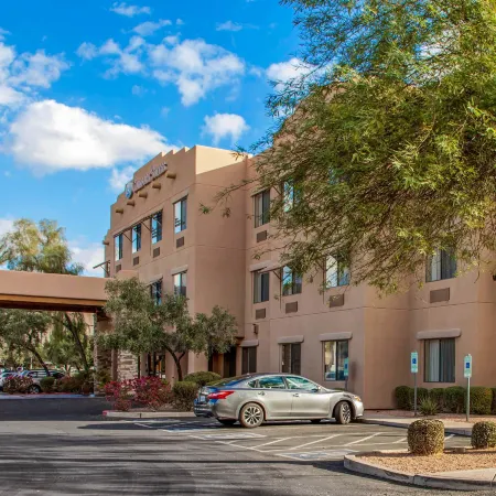 Fairfield Inn & Suites Scottsdale Old Town Отели рядом с достопримечательностью «Папаго Парк»