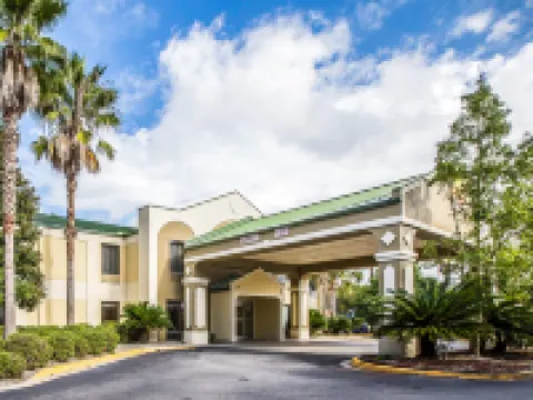 Econo Lodge Darien Hotels in Darien