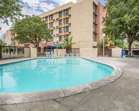 Fairfield Inn & Suites Bakersfield Central Отели в г. Керн