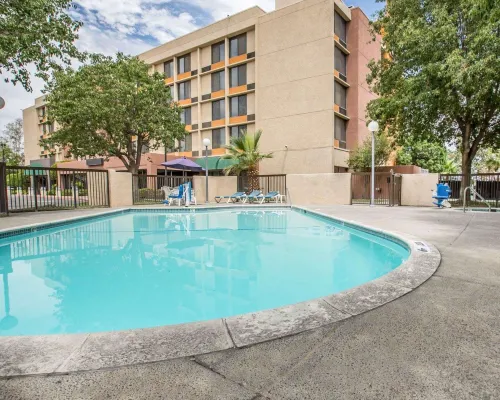 Fairfield Inn & Suites Bakersfield Central Hotels in Bakersfield