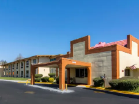 Travelodge by Wyndham Forsyth Hoteles en Forsyth