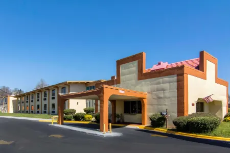 Travelodge by Wyndham Forsyth Отели в г. Форсайт