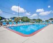 Econo Lodge - Pools