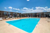 Quality Inn - Pools