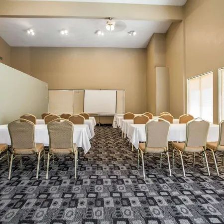Rodeway Inn & Suites Milwaukee Airport