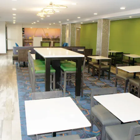 La Quinta Inn by Wyndham St. Louis Hazelwood - Airport North