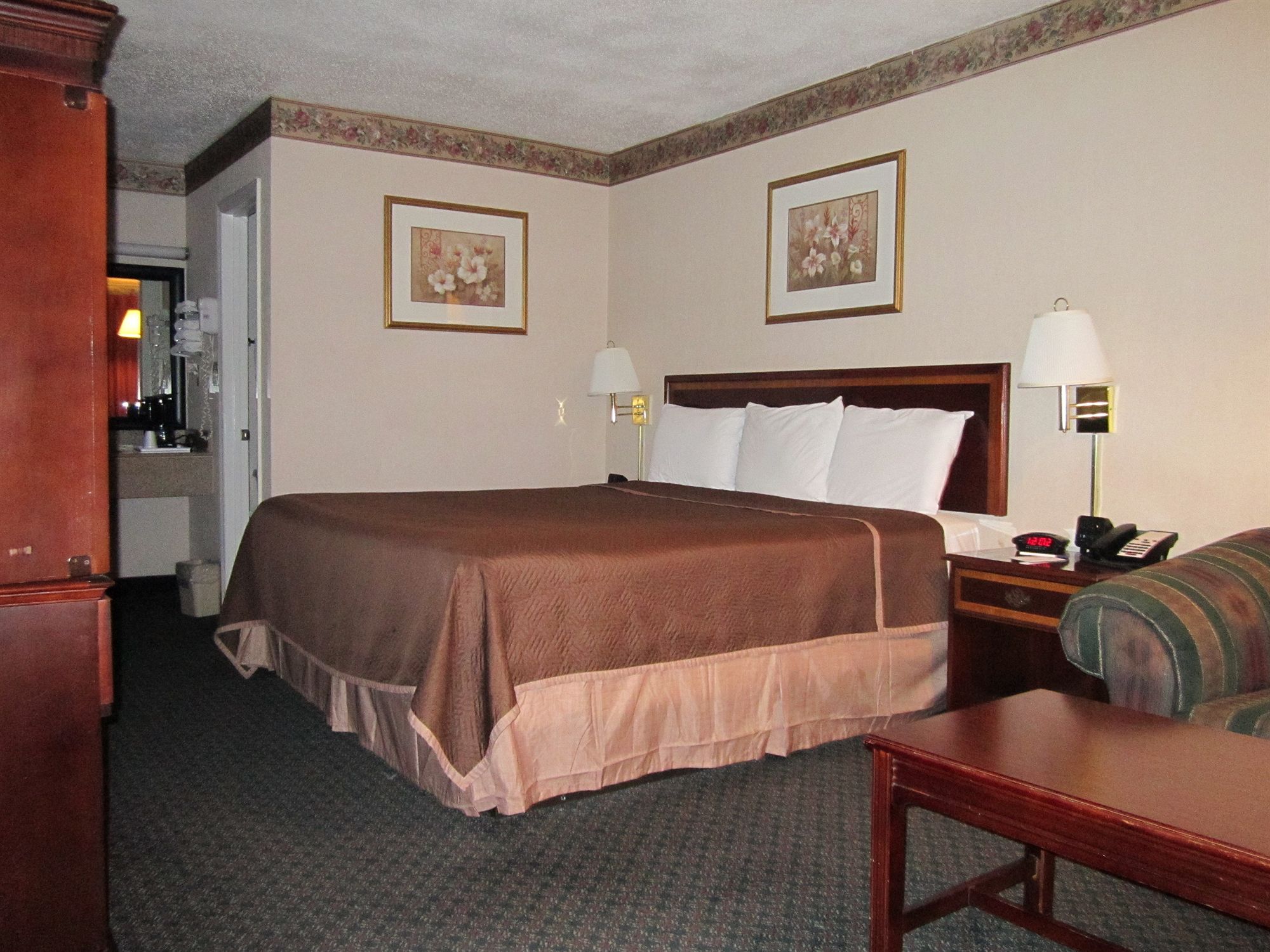 Americas Best Value Inn - Fredericksburg North