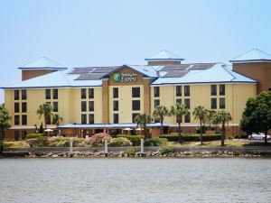 Holiday Inn Express & Suites Tampa Airport