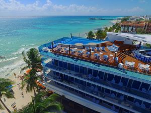 The Carmen Hotel - Beachfront, Adults Only