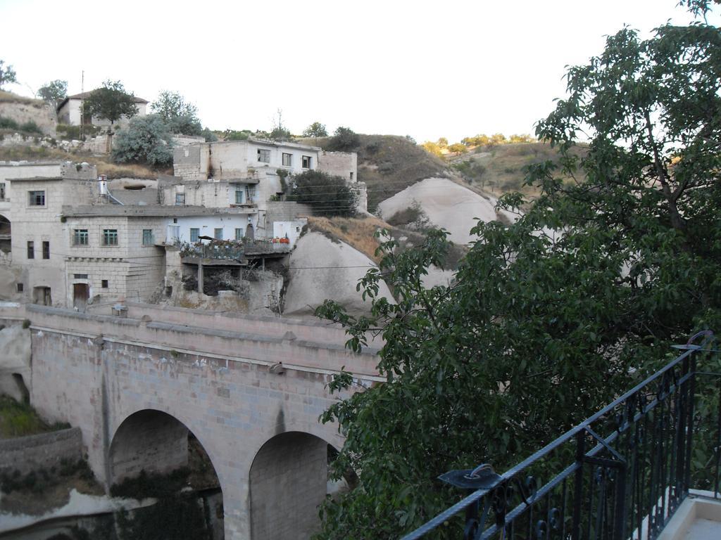 El Puente Cave Hotel