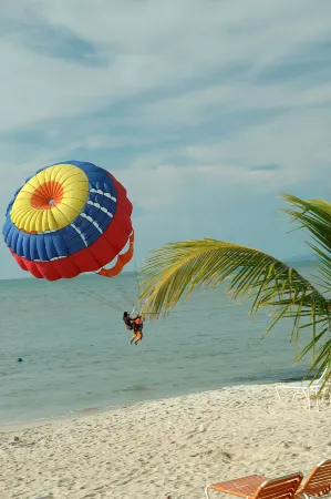 Rainbow Paradise Premium Resorts Отели рядом с достопримечательностью «Tua Pek Kong Temple Tanjong Tokong»