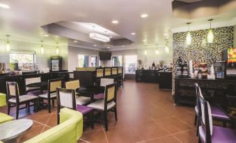 La Quinta Inn & Suites by Wyndham Louisville East